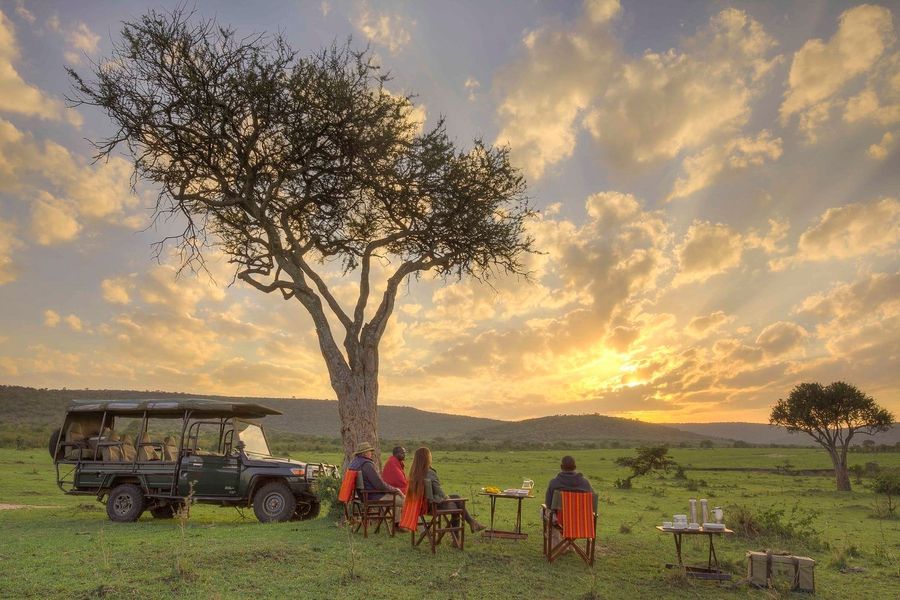 Sundowner in Masai Mara